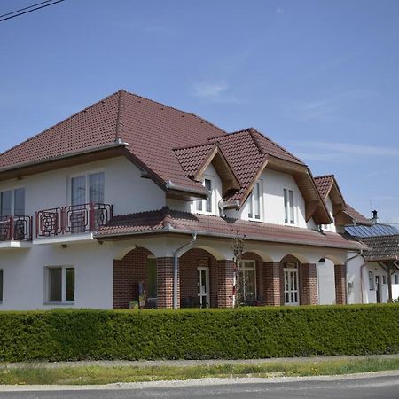 Fonix Apartmanhaz Nagypáli Zewnętrze zdjęcie